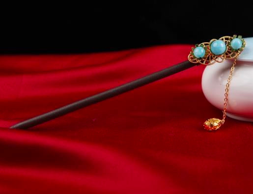 3 Haibao Blue Copper Tassel Hairpin - Wood