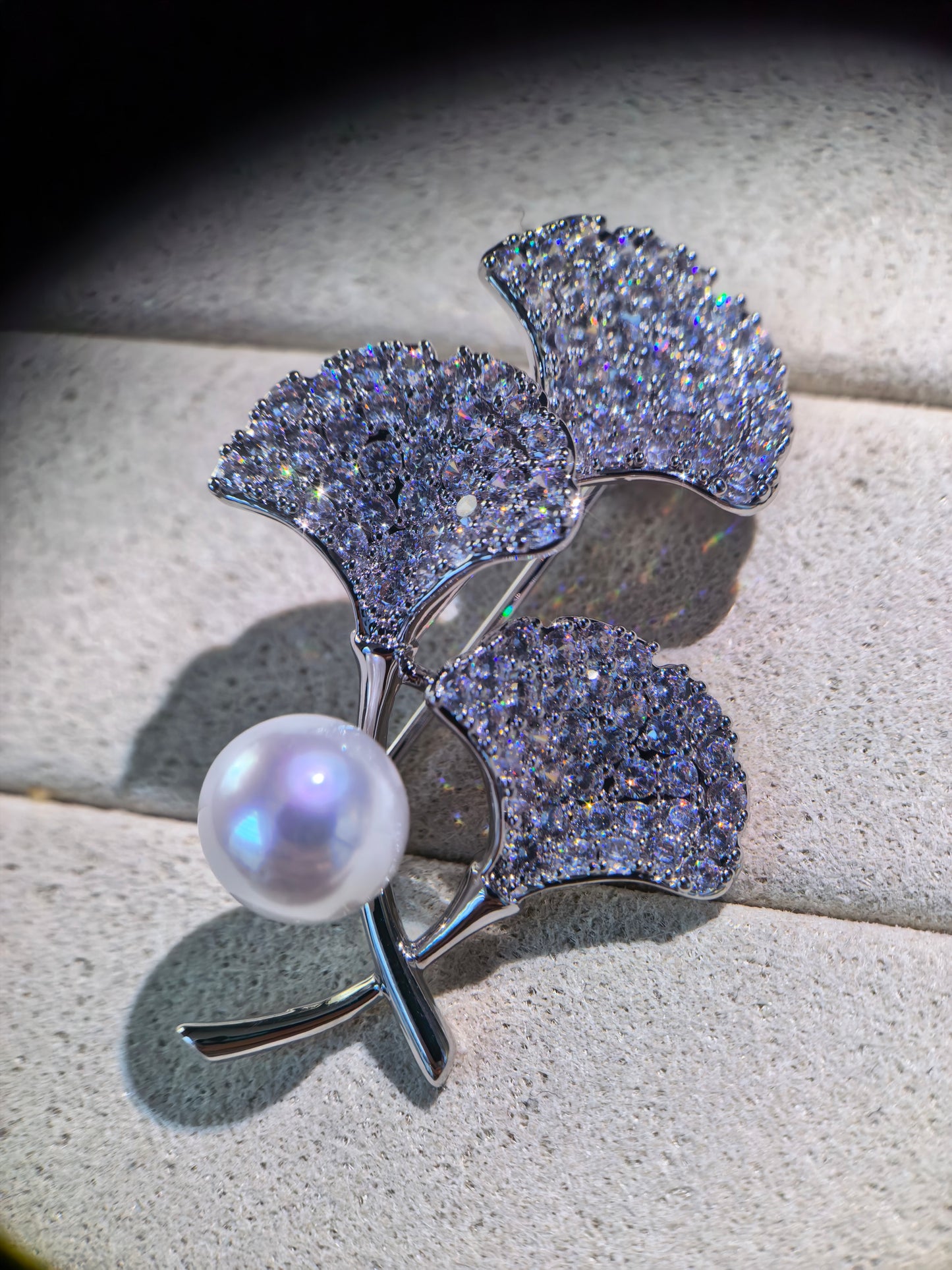 Ginkgo Pearl Brooch | Natural Freshwater Pearl 8–9mm White Luxury Leaf Jewelry Pin