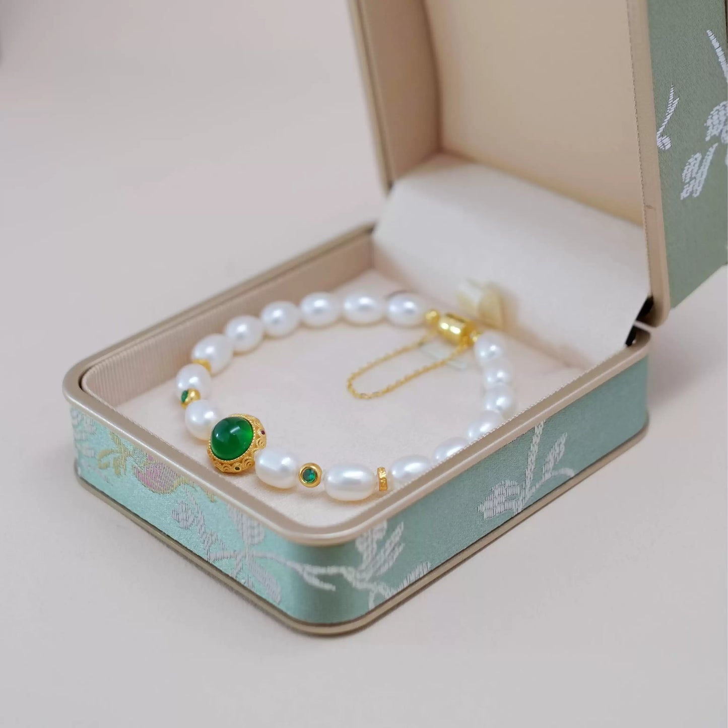 Natural Freshwater Pearl and Green Chalcedony Bracelet – Elegant Oriental Jewelry for Women