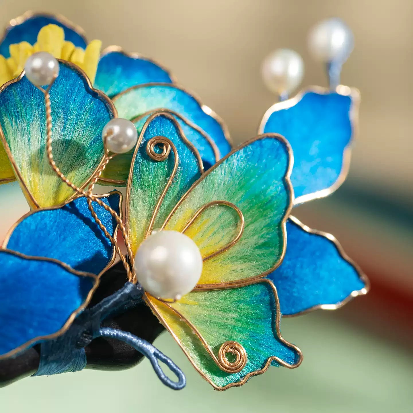 Traditional Chinese Ronghua Butterfly Pearl Hair Accessory – Handmade Wooden Hairpin Inspired by Ancient Landscape Art