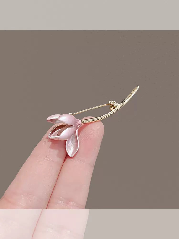 Retro Palace Light Pink Lotus brooch