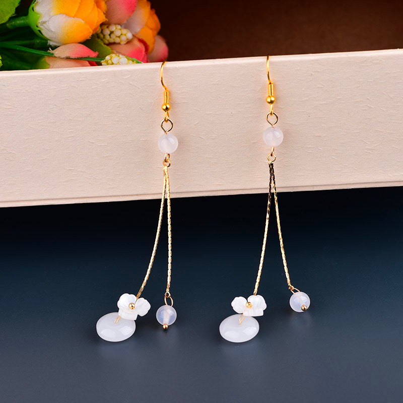 Palace Style White Step Shake Earrings