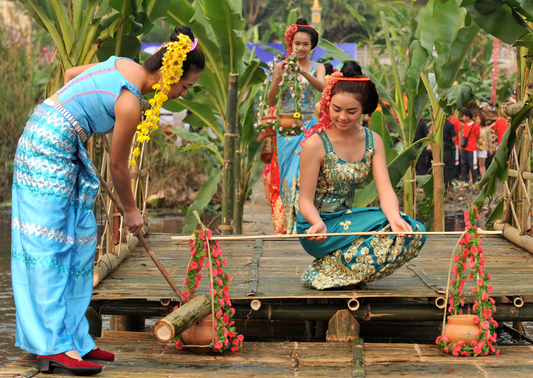 Dai People of China: Culture, Water-Splashing Festival, Language, and Living Heritage