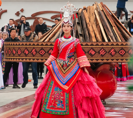She ceremonial phoenix dress with embroidery and a silver headdress