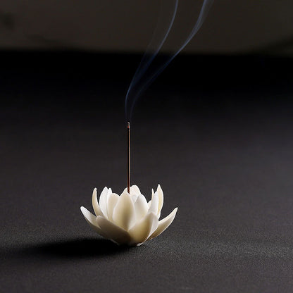 Kreativer Keramik-Räucherstäbchenhalter mit handgemachter Lotus- und Seerosenverzierung