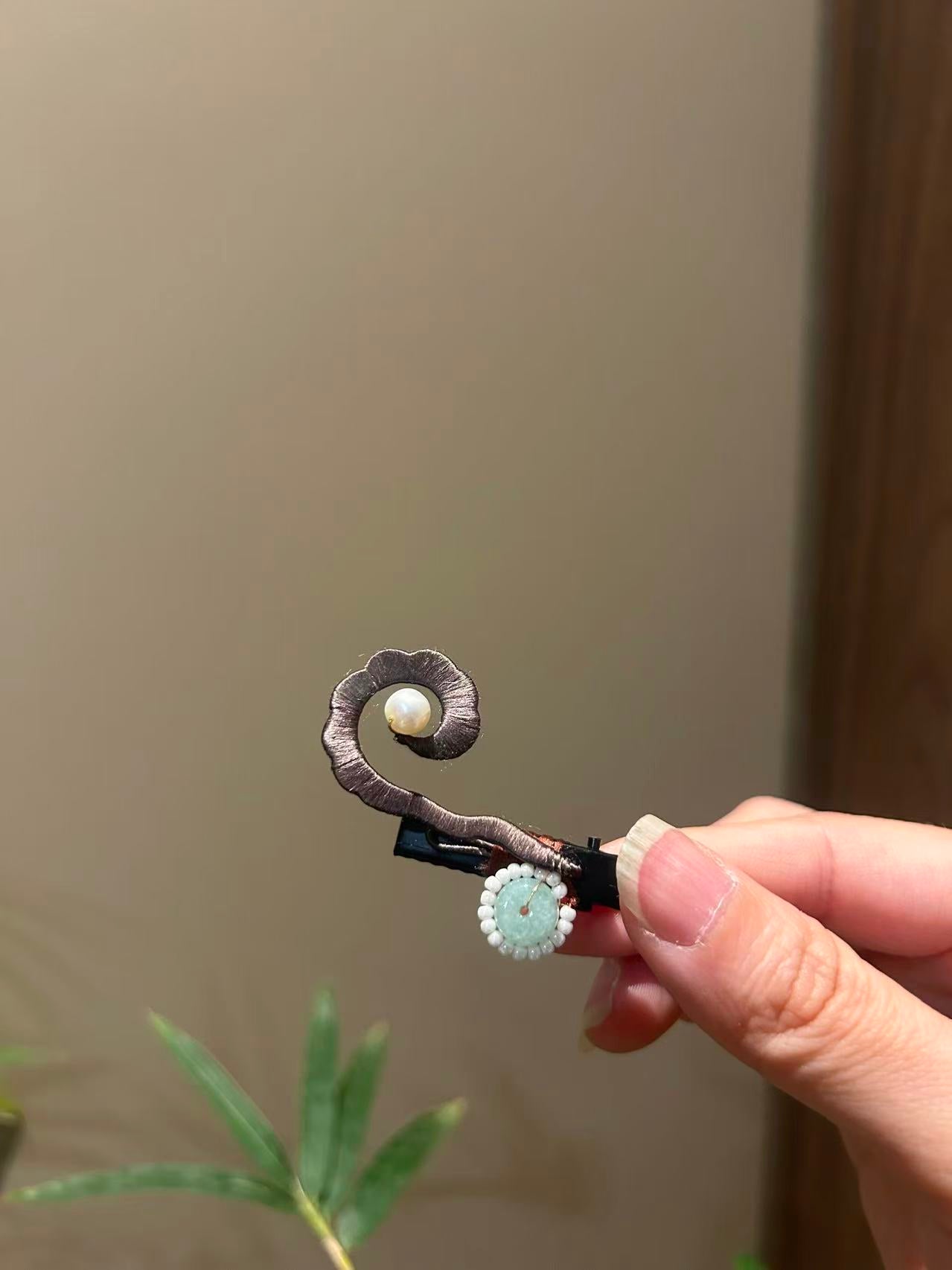 Handmade Chinese Chanhua Cloud Pattern Pearl Hairpin – Traditional Silk Thread Hanfu Hair Accessory for Women