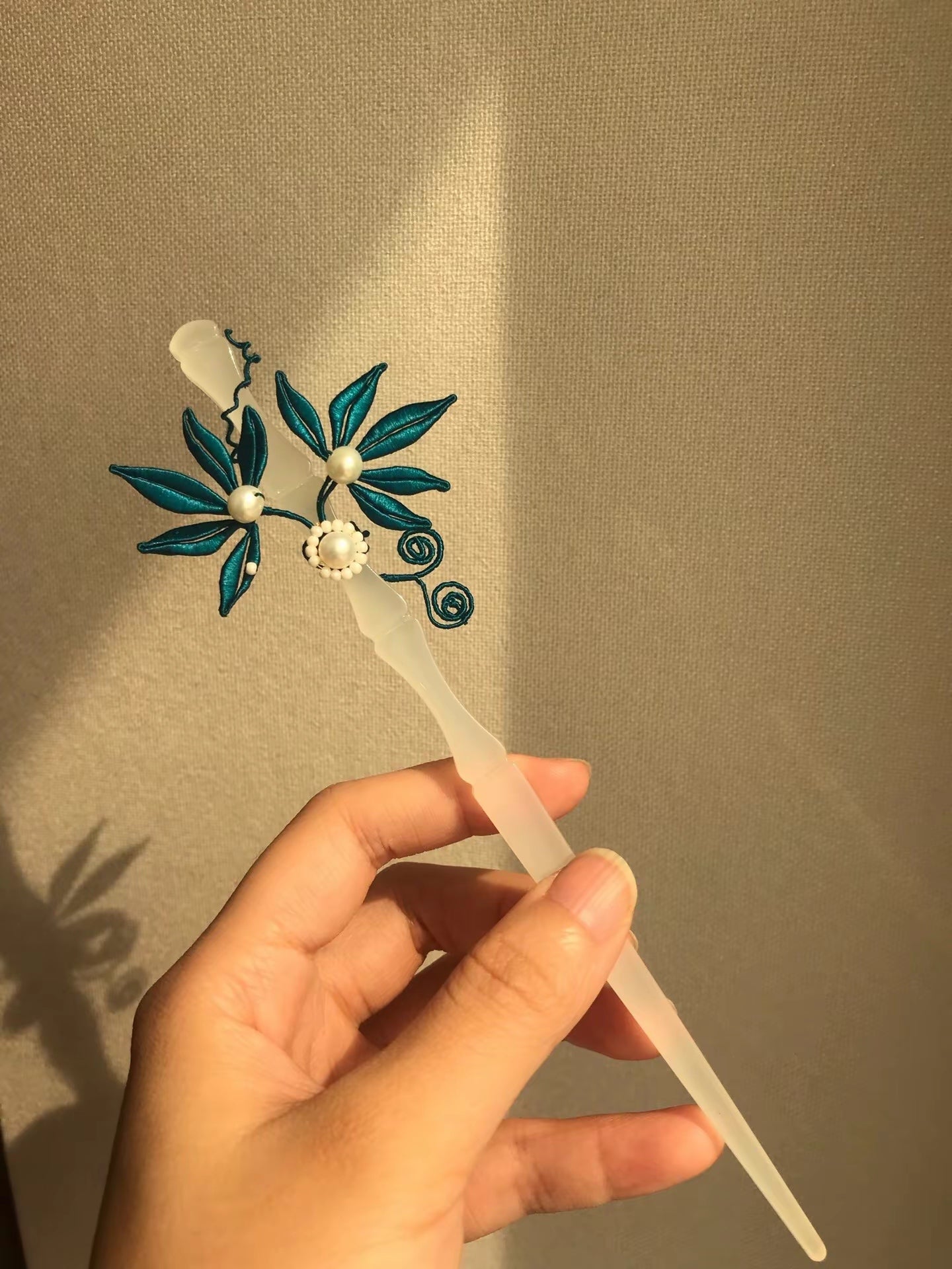 Handmade Chinese Chanhua Teal Leaf Pearl Hairpin – Traditional Silk Thread Hanfu Hair Accessory for Women