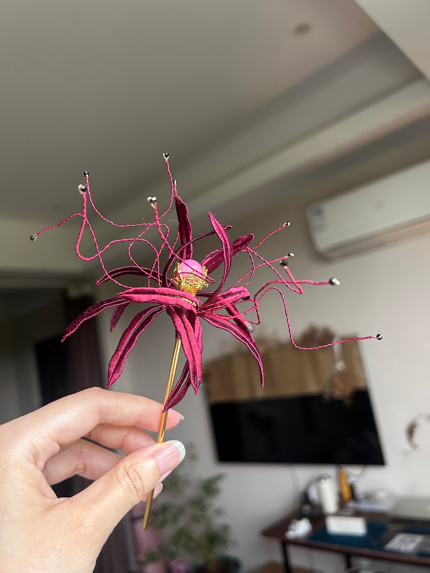 Handgemachte chinesische Chanhua Rote Spinnenlilie Haarnadel – Traditioneller Seidenfaden Hanfu Haarschmuck für Frauen