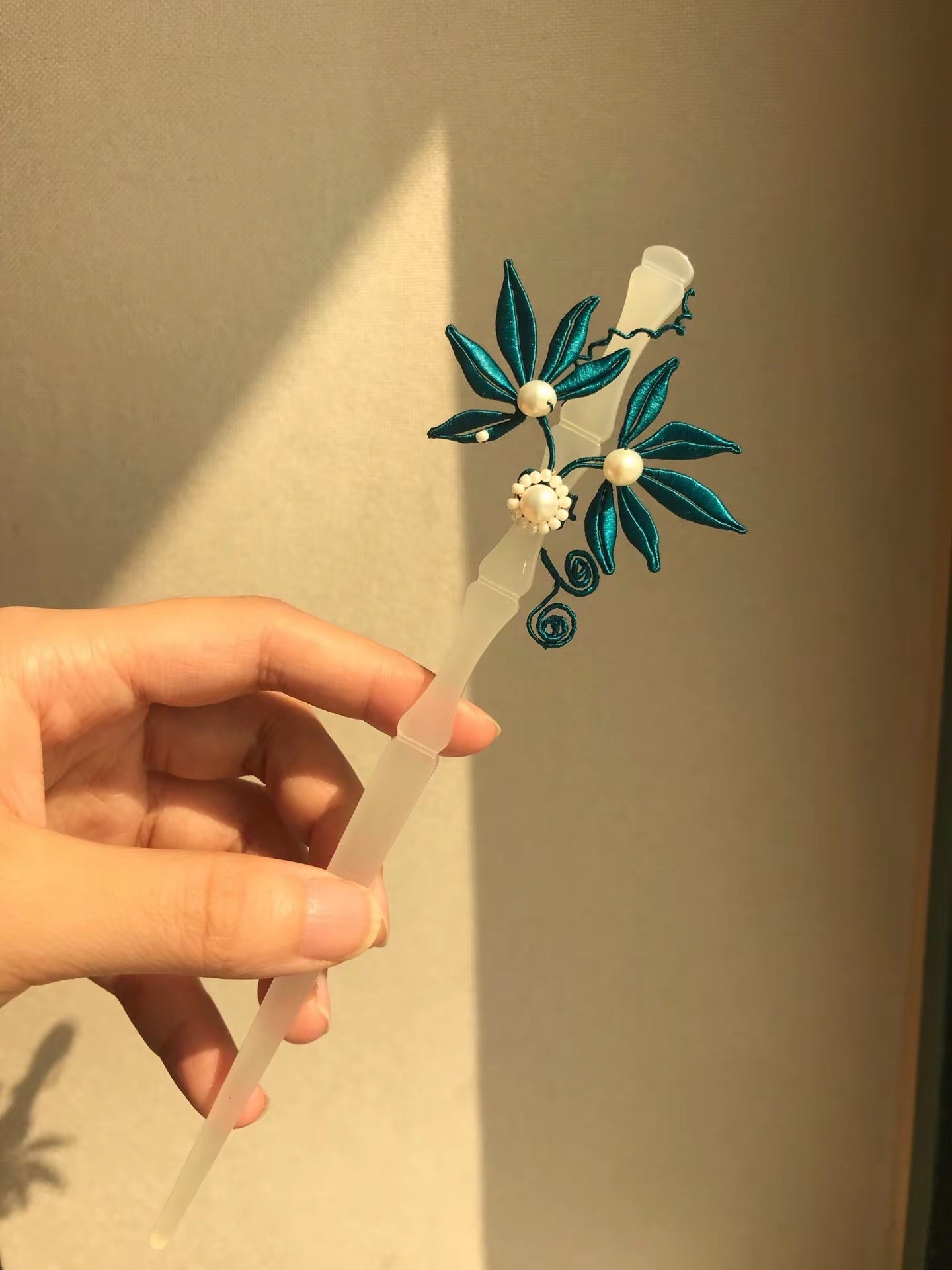 Handmade Chinese Chanhua Teal Leaf Pearl Hairpin – Traditional Silk Thread Hanfu Hair Accessory for Women