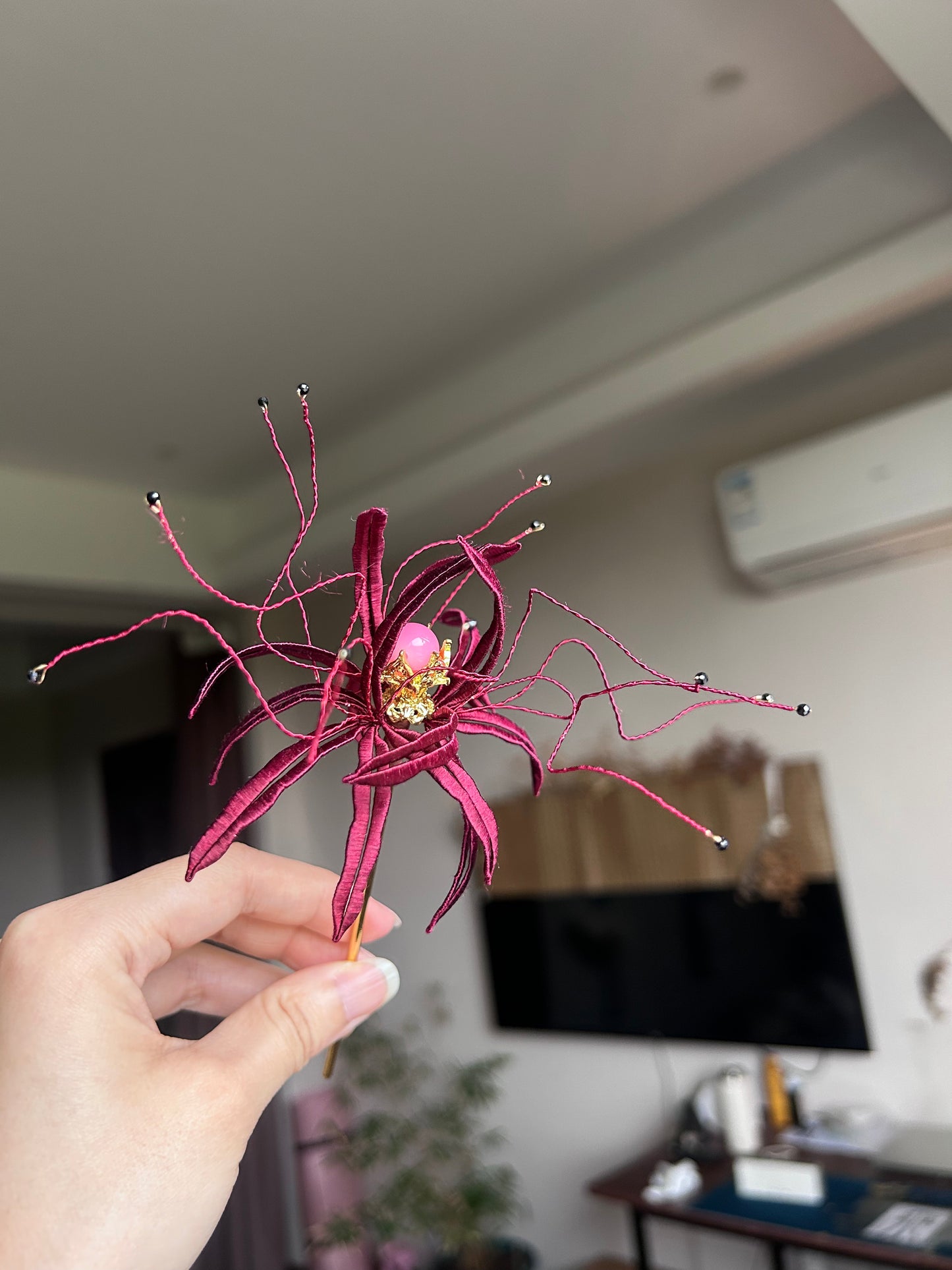 Handgemachte chinesische Chanhua Rote Spinnenlilie Haarnadel – Traditioneller Seidenfaden Hanfu Haarschmuck für Frauen