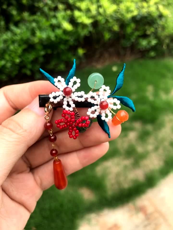 Handmade Chinese Chanhua Beaded Flower Tassel Hairpin – Traditional Silk Thread Hanfu Hair Accessory for Women
