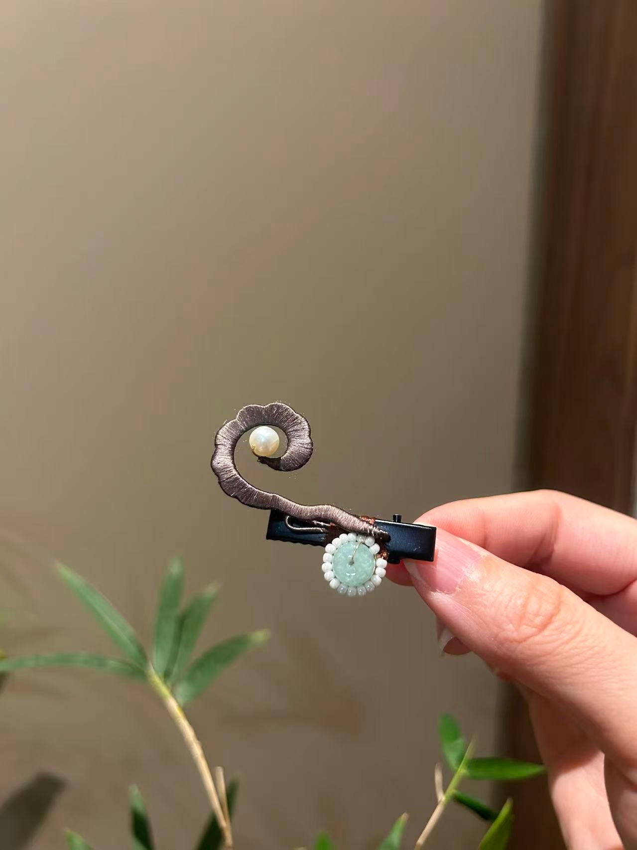 Handmade Chinese Chanhua Cloud Pattern Pearl Hairpin – Traditional Silk Thread Hanfu Hair Accessory for Women