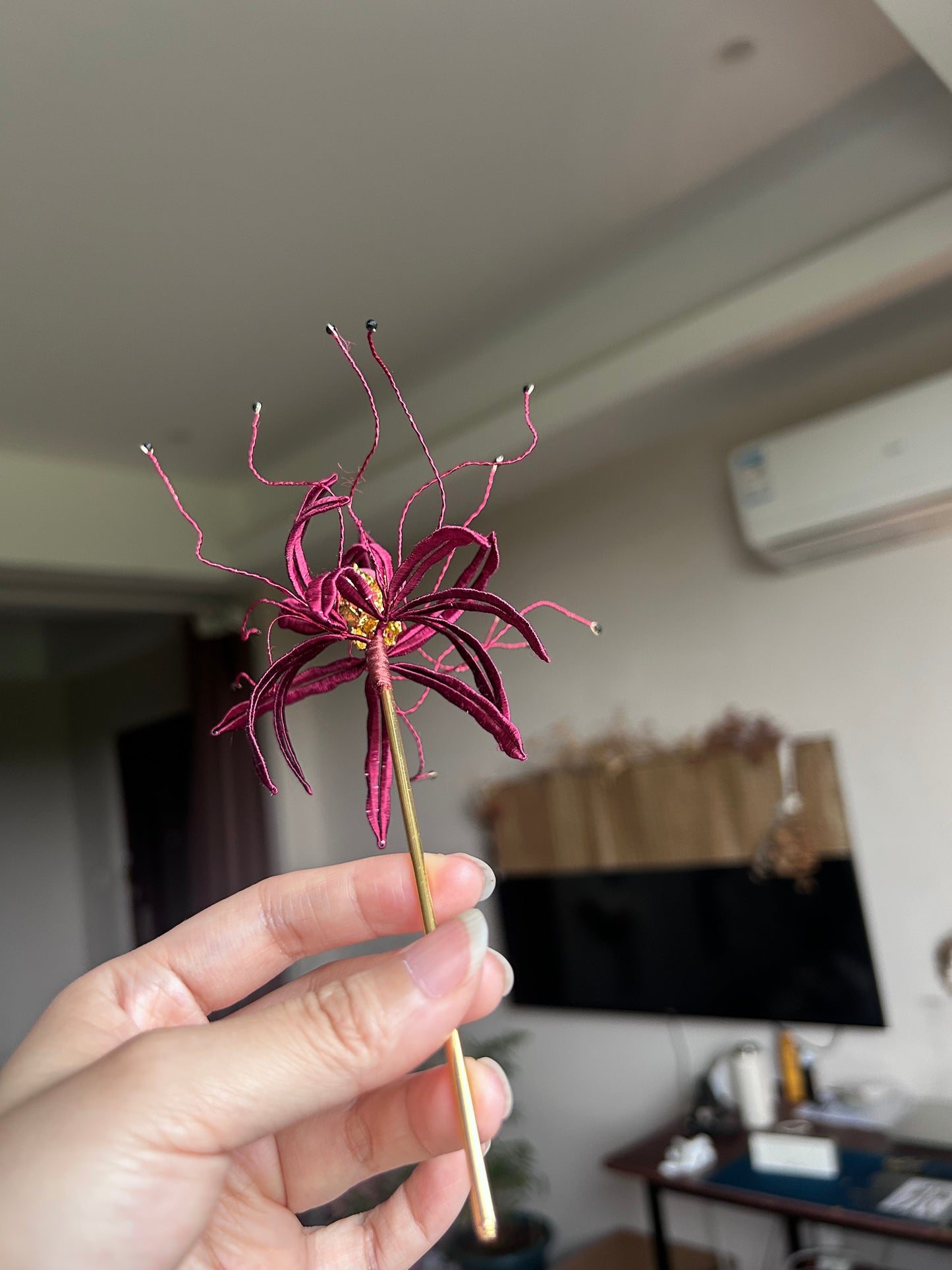 Handgemachte chinesische Chanhua Rote Spinnenlilie Haarnadel – Traditioneller Seidenfaden Hanfu Haarschmuck für Frauen