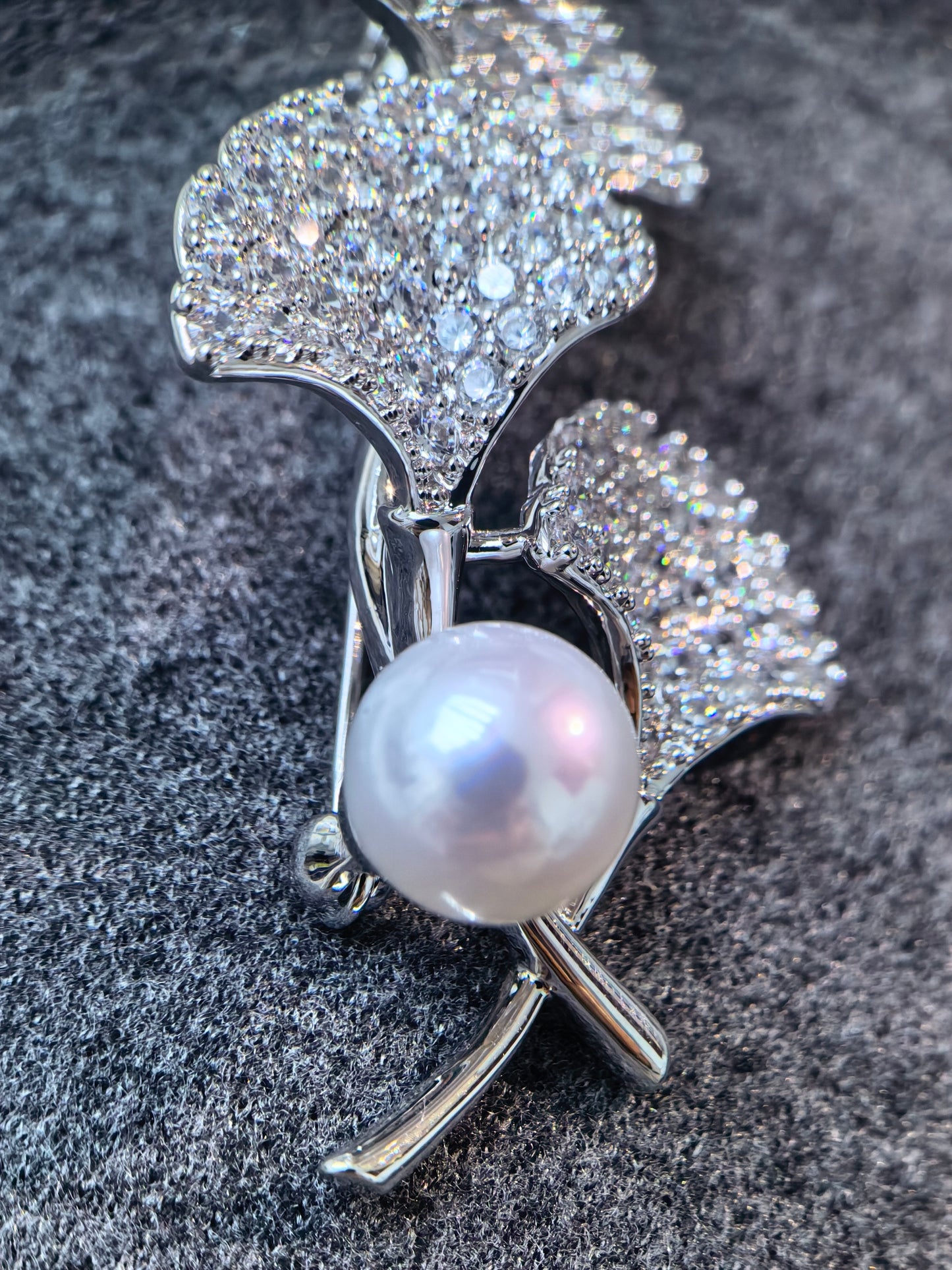 Ginkgo Pearl Brooch | Natural Freshwater Pearl 8–9mm White Luxury Leaf Jewelry Pin