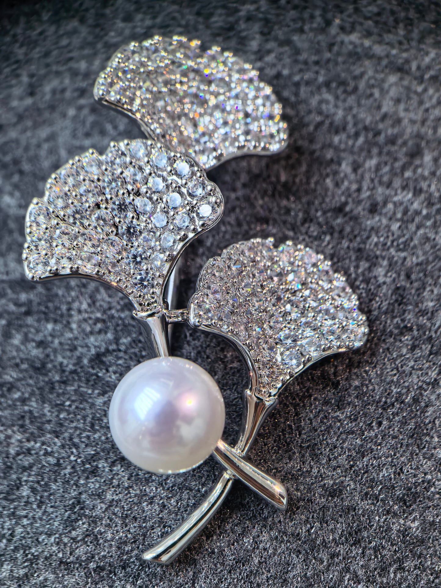 Ginkgo Pearl Brooch | Natural Freshwater Pearl 8–9mm White Luxury Leaf Jewelry Pin