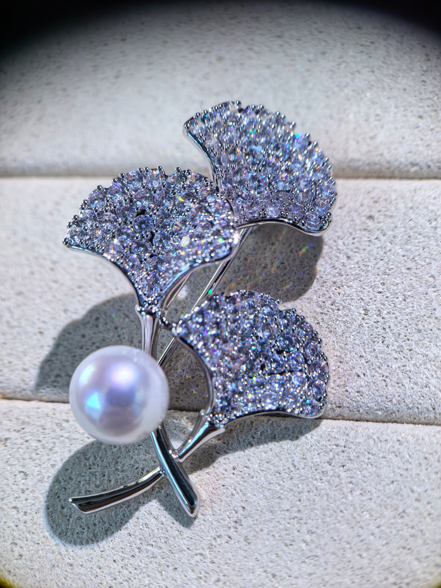 Ginkgo Pearl Brooch | Natural Freshwater Pearl 8–9mm White Luxury Leaf Jewelry Pin