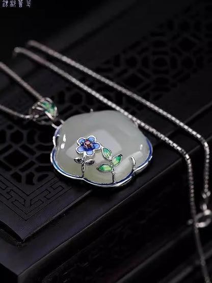 Sterlingsilber Hetian Jade Ruyi-Schloss-Pflaumenblüten-Anhänger – handgefertigte Halskette im chinesischen Stil