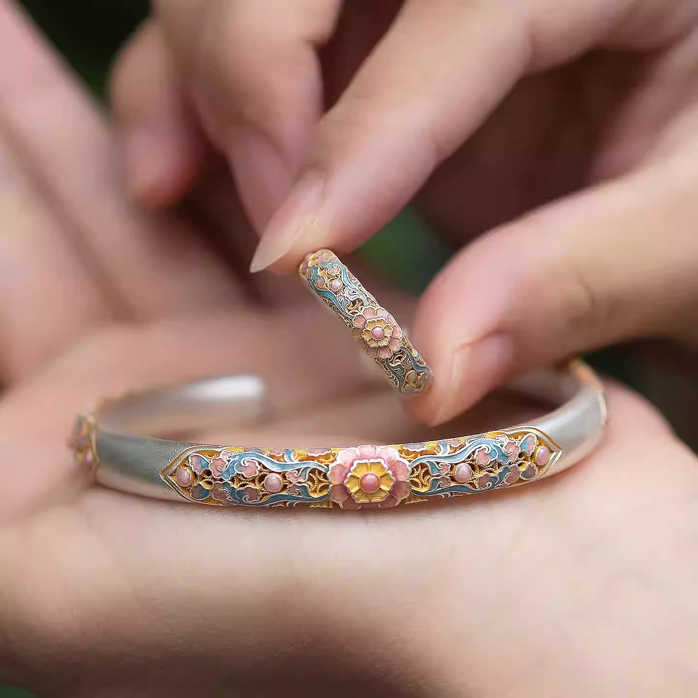 999 Pure Silver Begonia Flower Enamel Bangle – New Chinese Style Handcrafted Fine Silver Bracelet with Gold Detailing