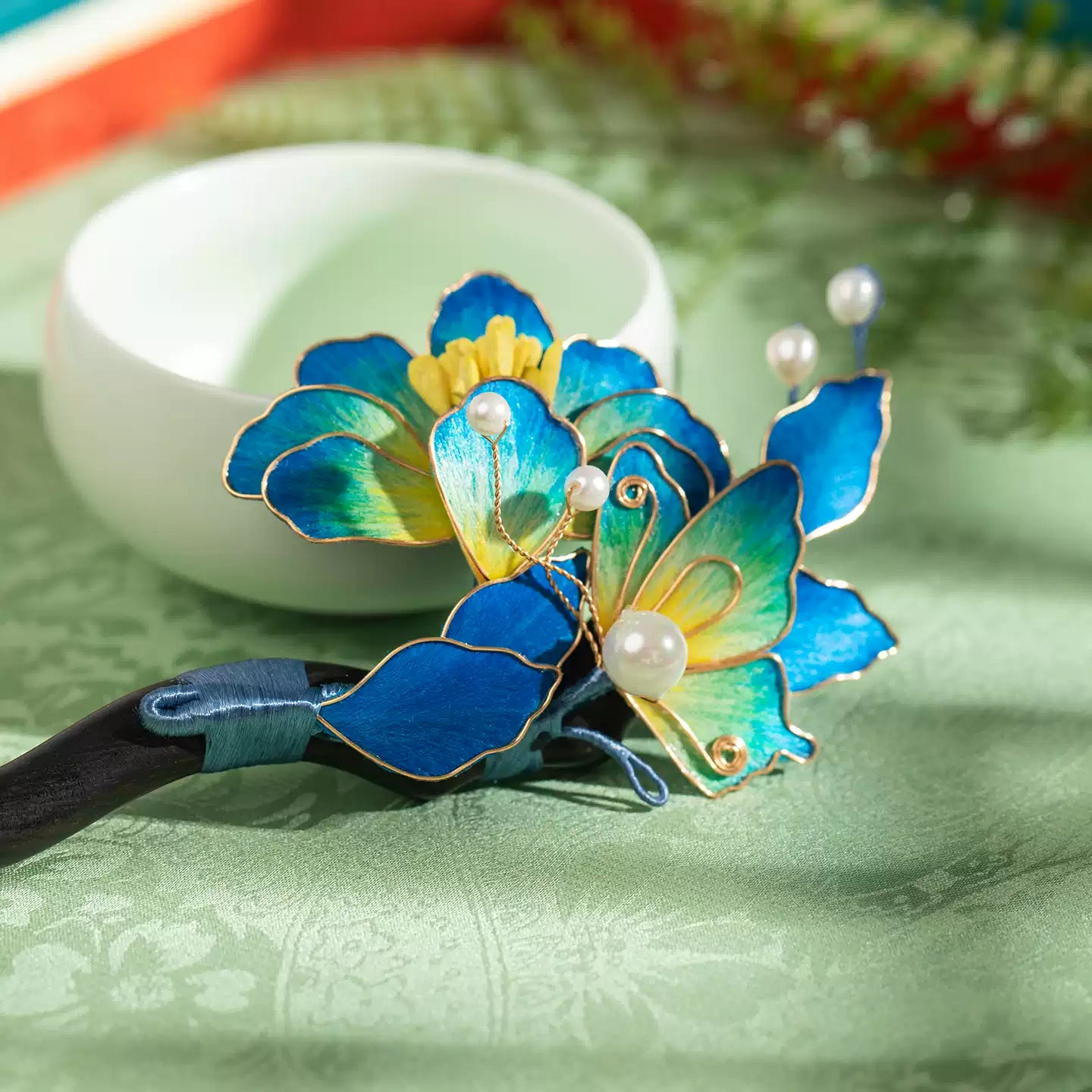 Traditional Chinese Ronghua Butterfly Pearl Hair Accessory – Handmade Wooden Hairpin Inspired by Ancient Landscape Art