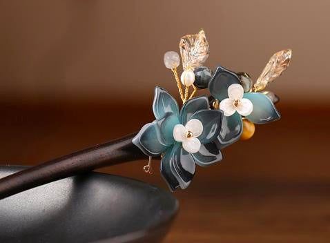 2 Black and White Flowers 2 Tree Leaf Beads Hairpin - Wood