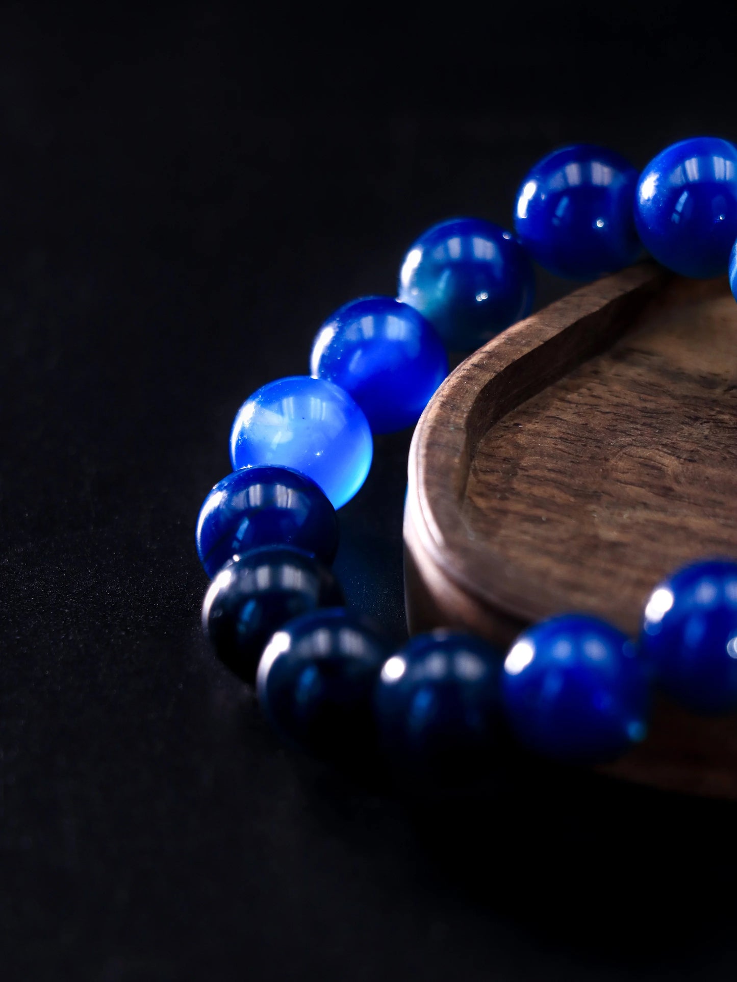 Blue Agate Crystal Bracelet – Enhance Communication & Soothe the Mind Naturally