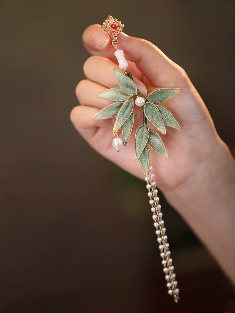 Elegant Chinese Bamboo Leaf Pin – Qipao Pressing Brooch with Tassel Design