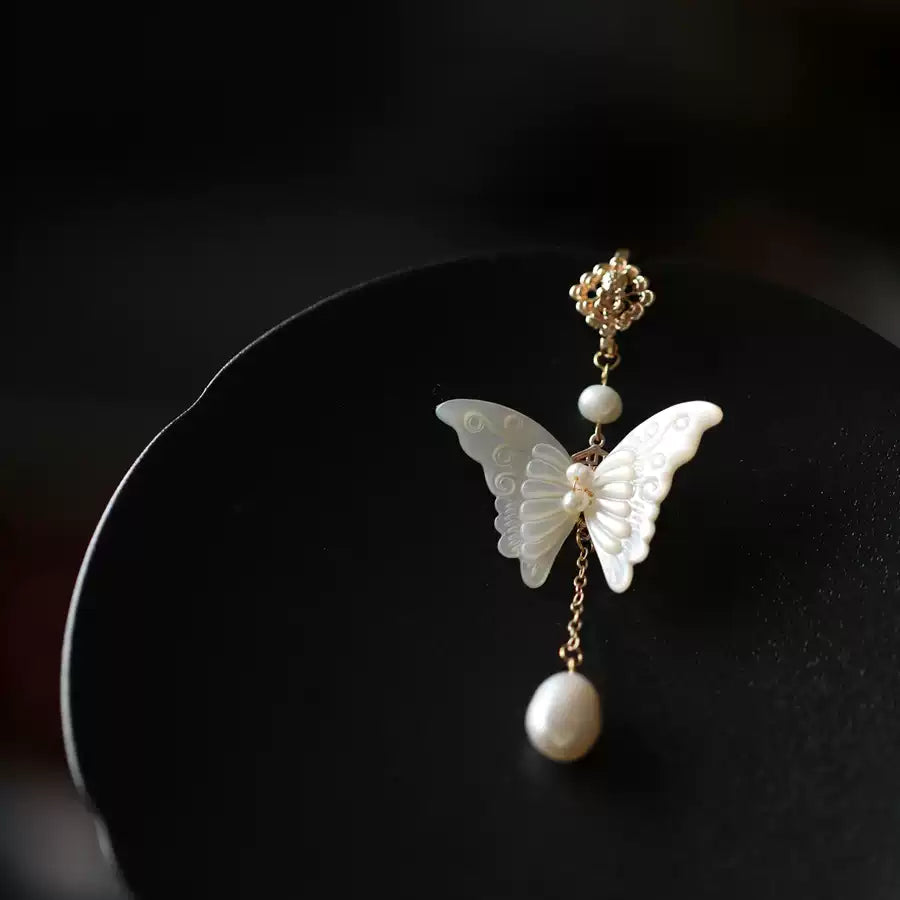 Natural Freshwater Pearl  White Mother-of-Pearl Butterfly Qipao Brooch  Pendant