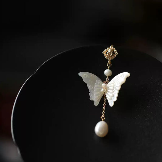 Natural Freshwater Pearl  White Mother-of-Pearl Butterfly Qipao Brooch  Pendant