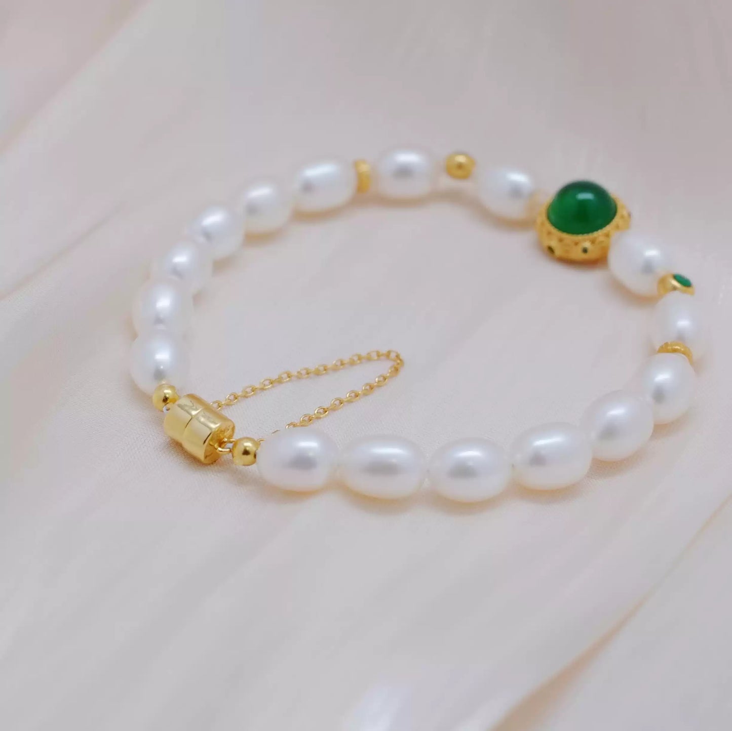 Natural Freshwater Pearl and Green Chalcedony Bracelet – Elegant Oriental Jewelry for Women