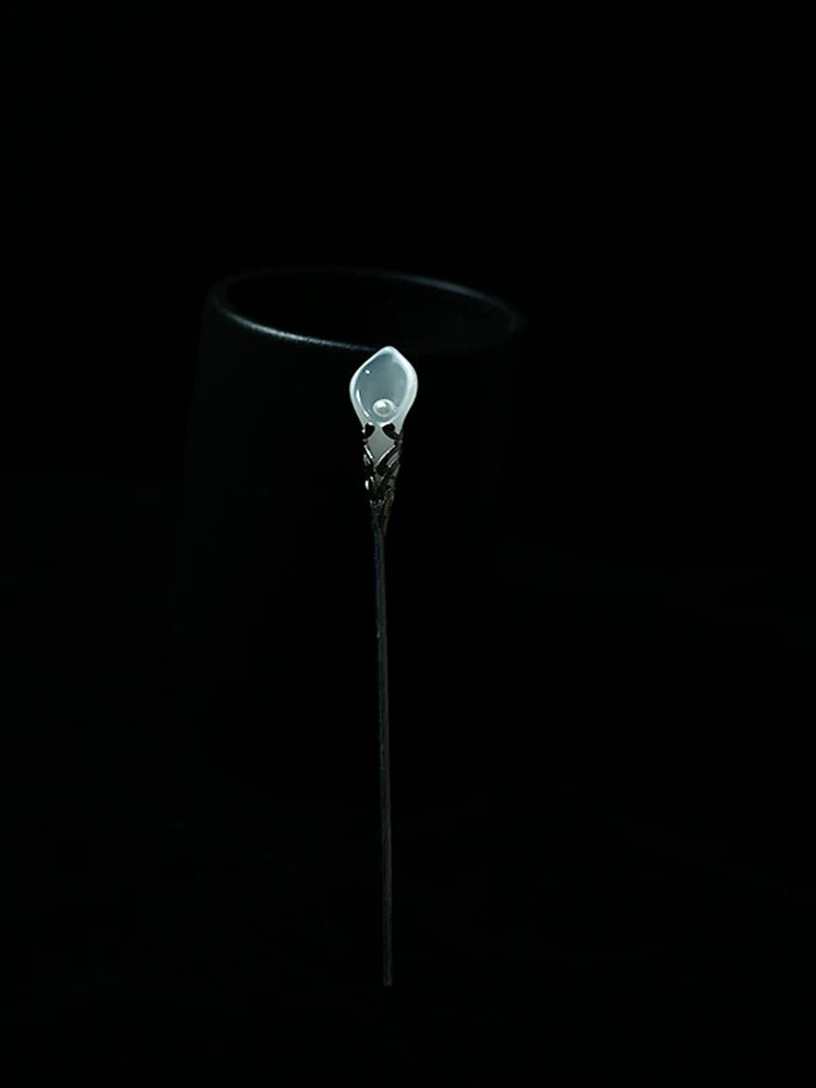 White Calla Lily Pearl Hairpin – New Chinese Style Elegant Silver-Plated Hair Stick（A Pair）