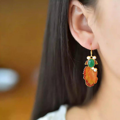 S925 Sterling Silber vergoldete Emaille Koi Ohrringe – Roter Achat & Perlen Ohrhänger im neuen chinesischen Palaststil