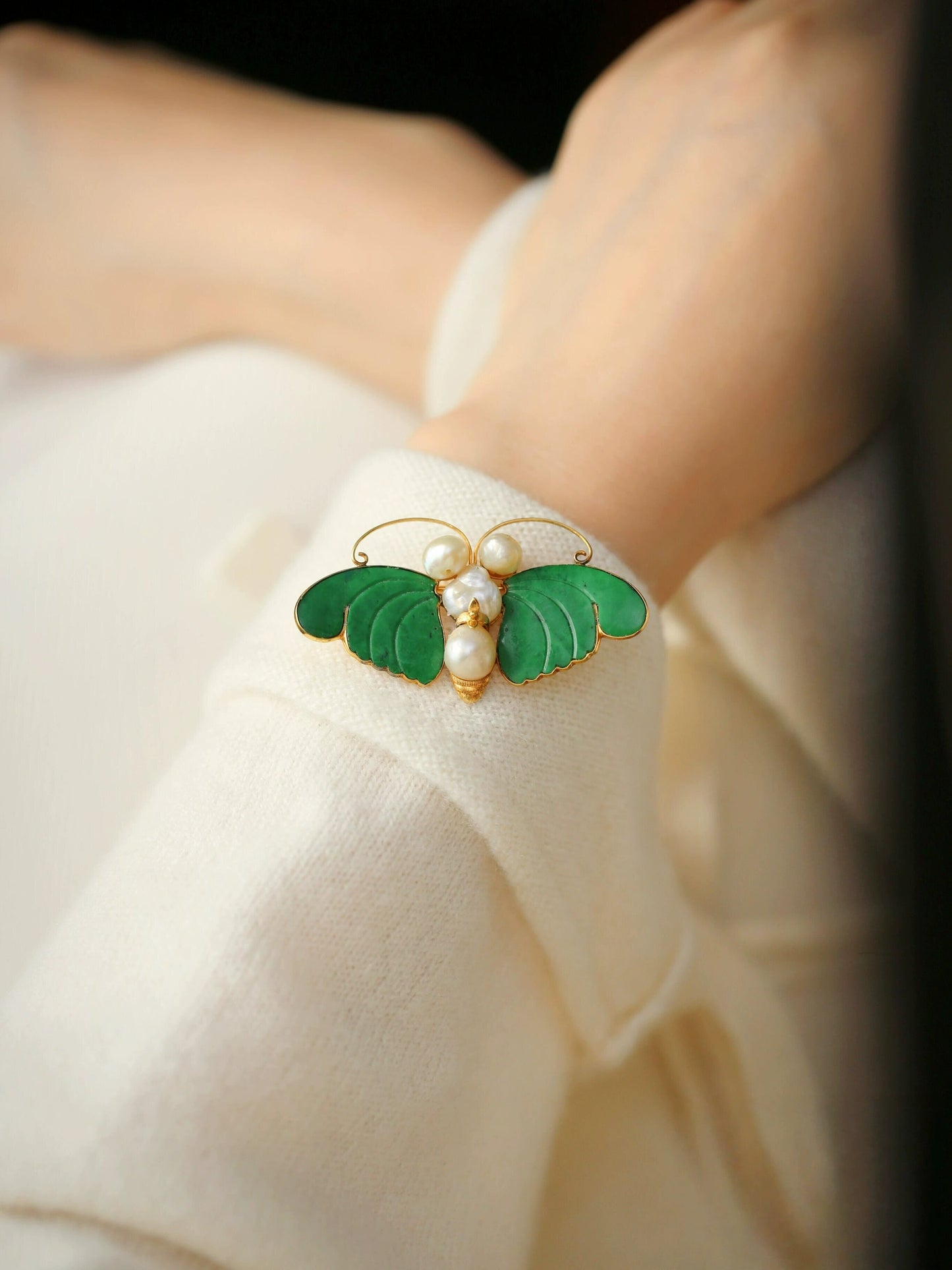 Butterfly Dance Jade Shadow Brooch – New Chinese Style Faux Jade Pearl Butterfly Pin