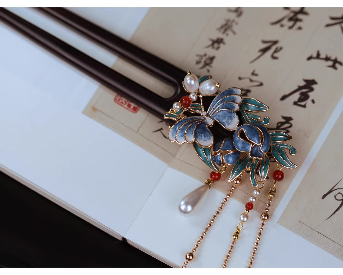 Vintage Chinese Style Ebony Wood Butterfly Hairpin with Pearl Tassel – Elegant Qipao Hair Accessory for Women