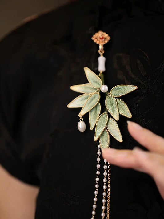 Elegant Chinese Bamboo Leaf Pin – Qipao Pressing Brooch with Tassel Design