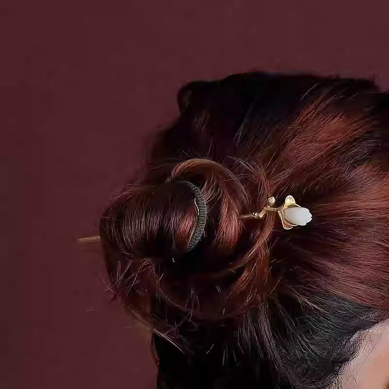 Tulip Magnolia Hairpin – Handmade Hetian Jade and Alloy Hair Stick