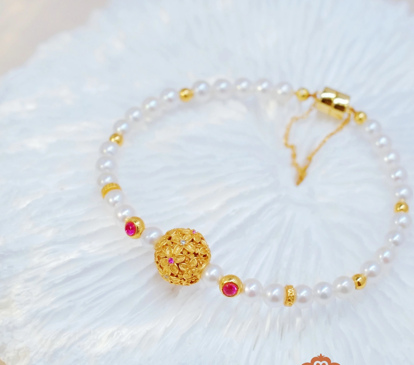 Chinese Style Floral Pearl Bracelet – Hydrangea Inspired Jewelry for Hanfu and Qipao Styling