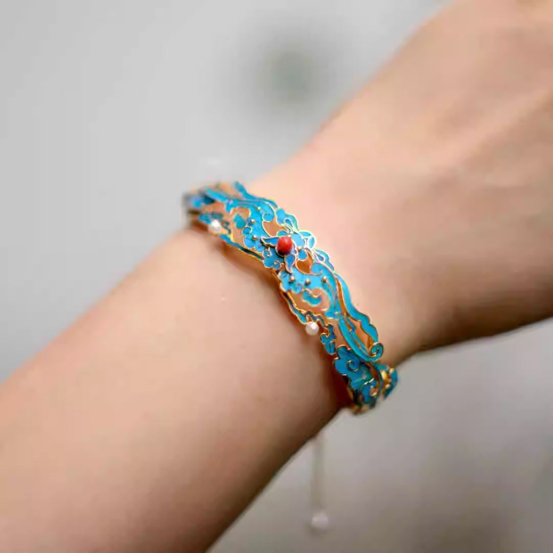 Vintage Blue Enamel Cloud Pattern Bangle – Adjustable New Chinese Palace Style Bracelet for Women