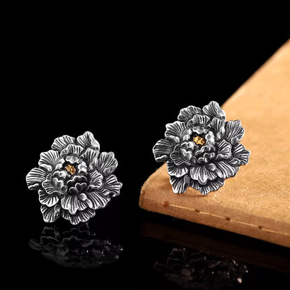 Vintage-Ohrstecker aus Sterlingsilber und reinem Gold mit Pfingstrosen – handgefertigtes, ziseliertes Blumenmuster