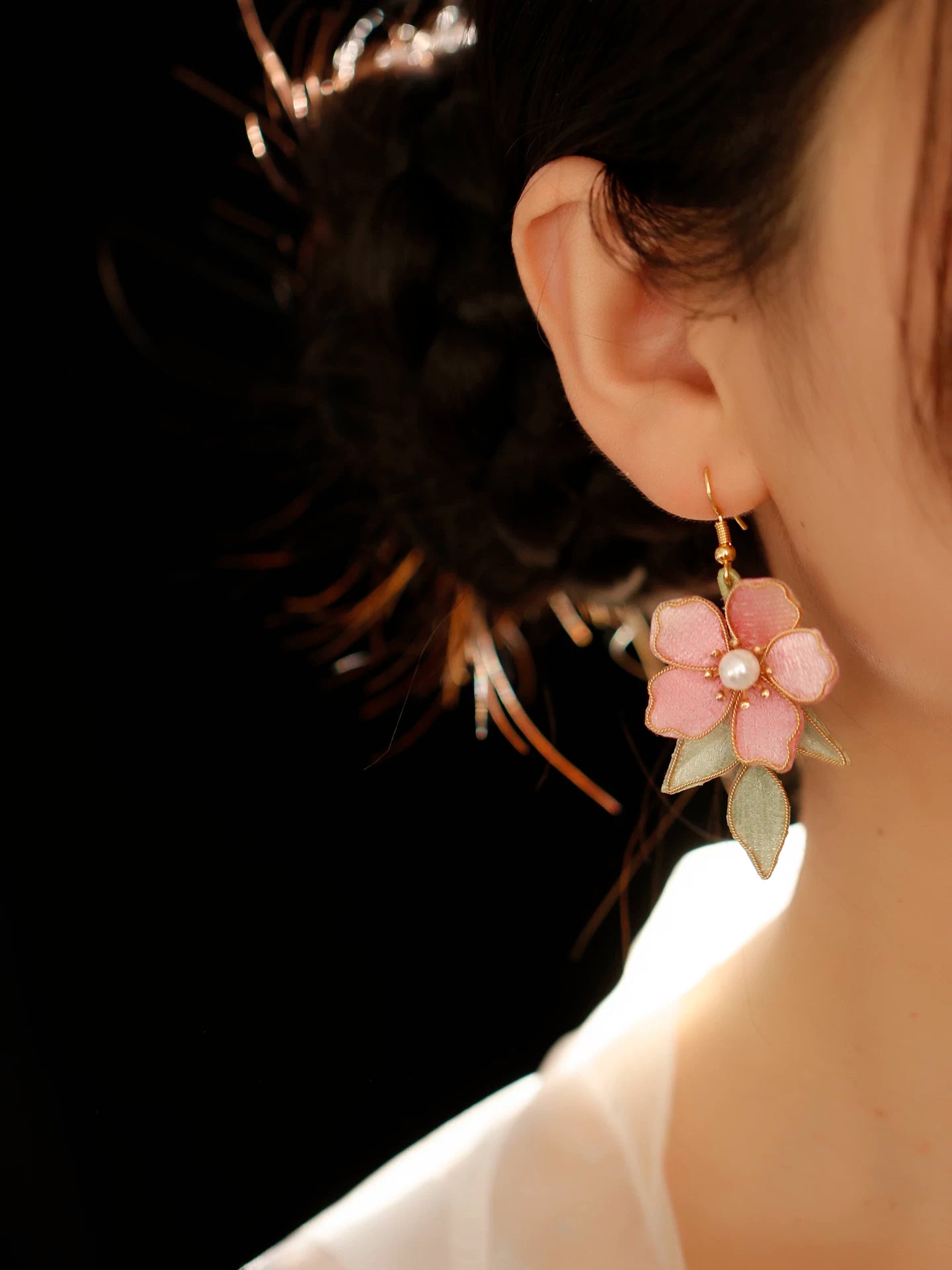 Pink Flower Dangle Earrings – Elegant Hanfu & Song Dynasty Style Accessories