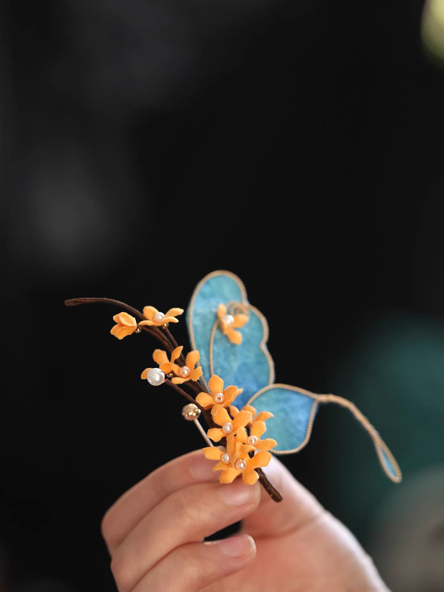 Handcrafted Fabric Butterfly Osmanthus Brooch – Vintage Qipao Chest Pin with Pearl Accent for Women