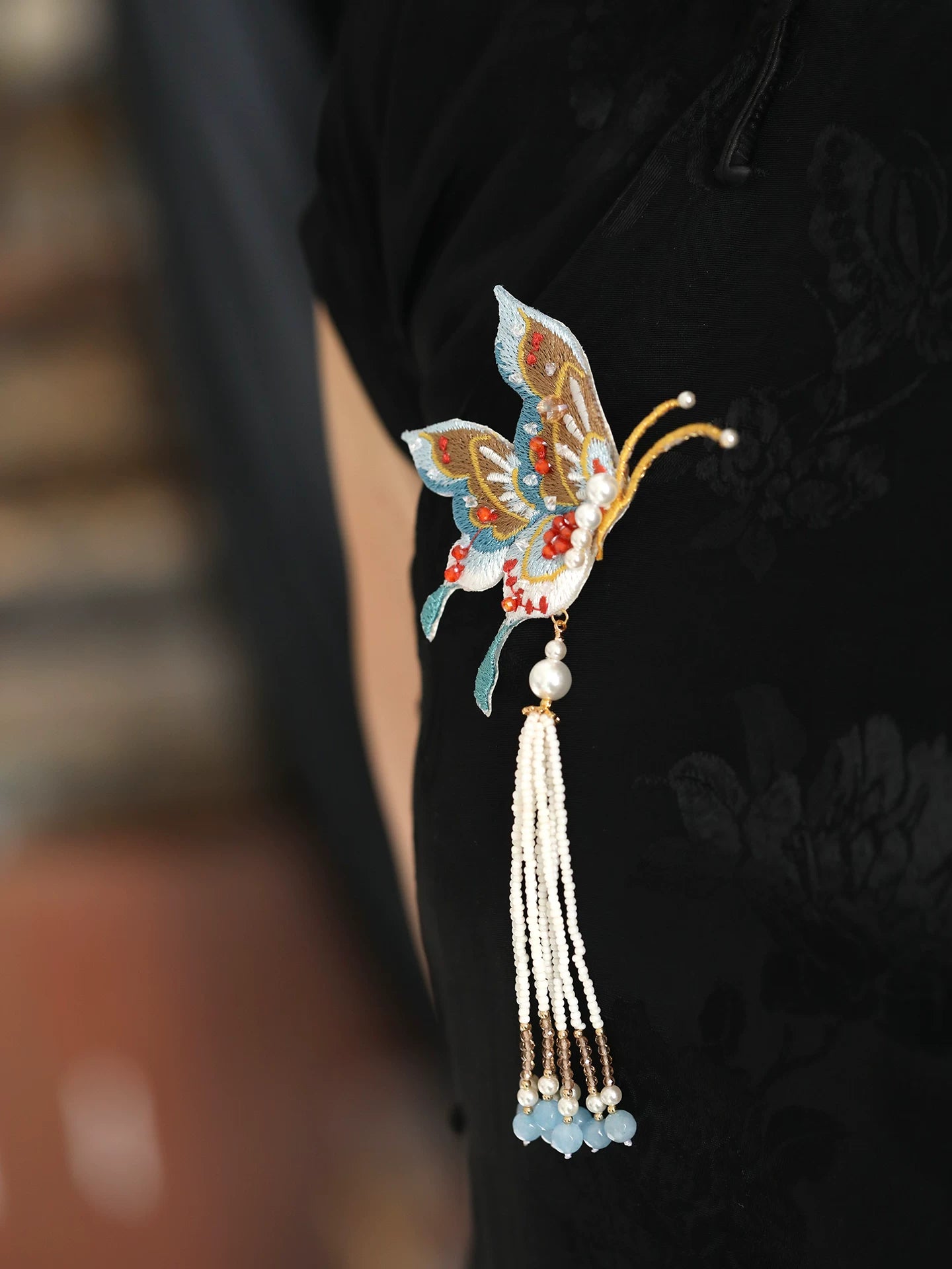 Chinese Tassel Butterfly Brooch – Elegant Retro Lapel Pin for Qipao, Hanfu and Coats