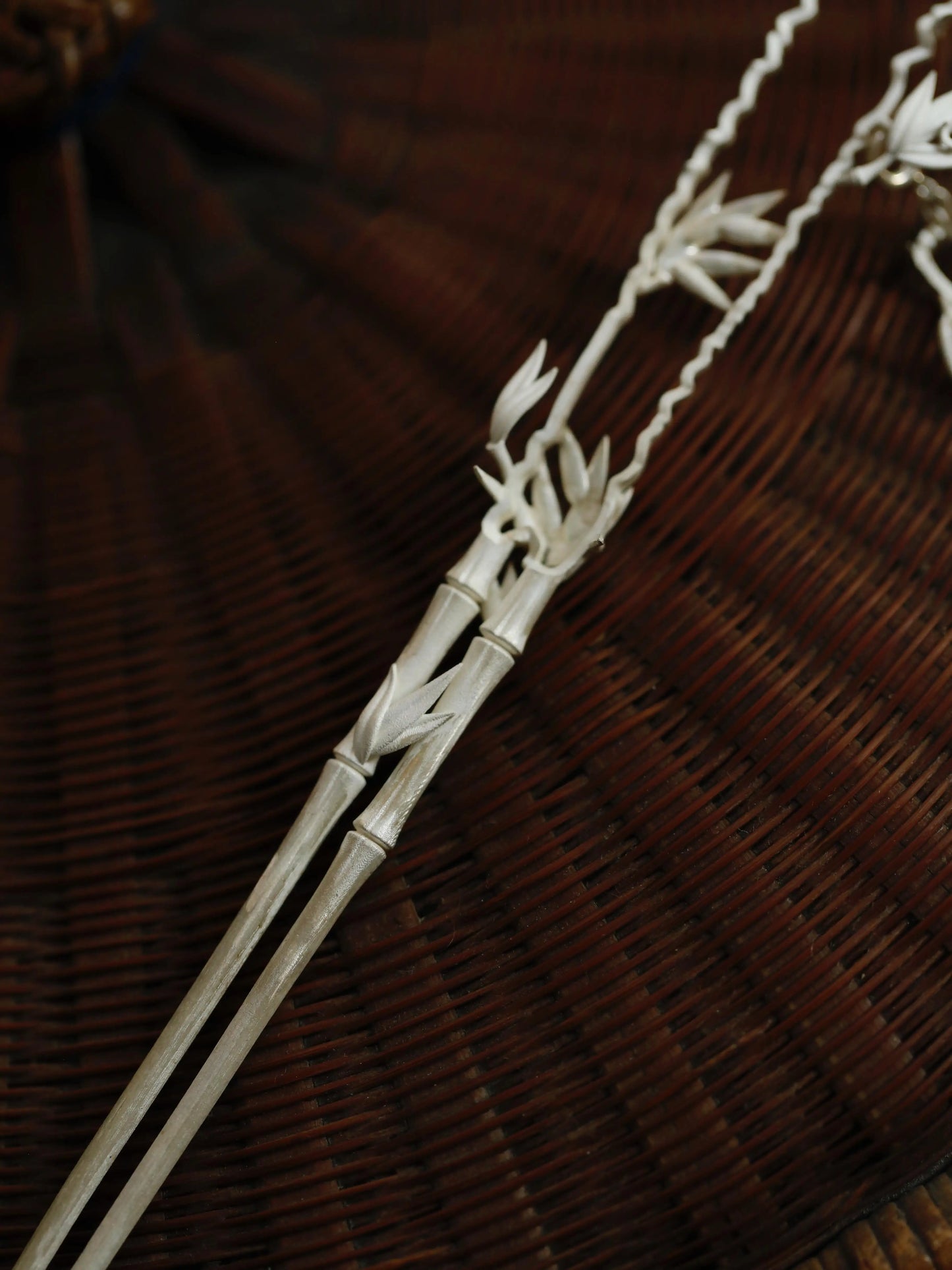 New Chinese Style Bamboo Tassel Hairpin – Elegant Bamboo Leaf Buyao Hair Stick for Women