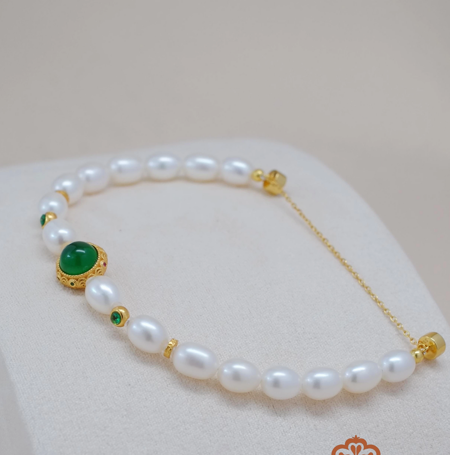 Natural Freshwater Pearl and Green Chalcedony Bracelet – Elegant Oriental Jewelry for Women
