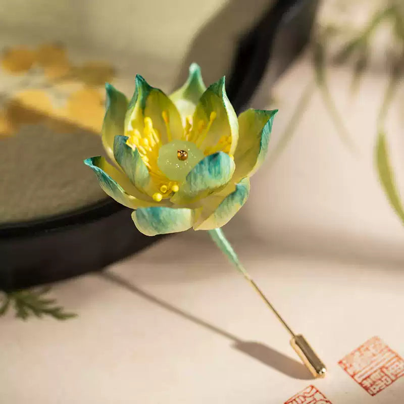 Elegant Lotus Flower Brooch Inspired by Chinese Heritage – Handmade Velvet Blossom Pin