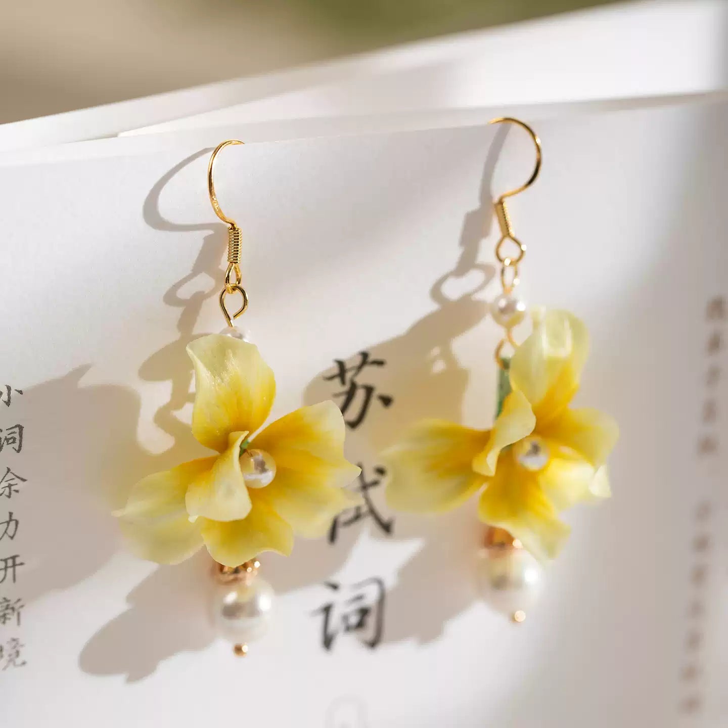 Traditional Chinese Velvet Flower Iris Earrings – Handmade Ronghua Ear Hooks for Hanfu and Qipao