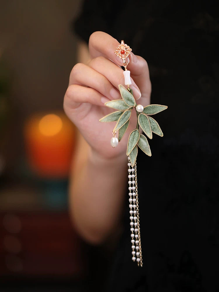 Elegant Chinese Bamboo Leaf Pin – Qipao Pressing Brooch with Tassel Design