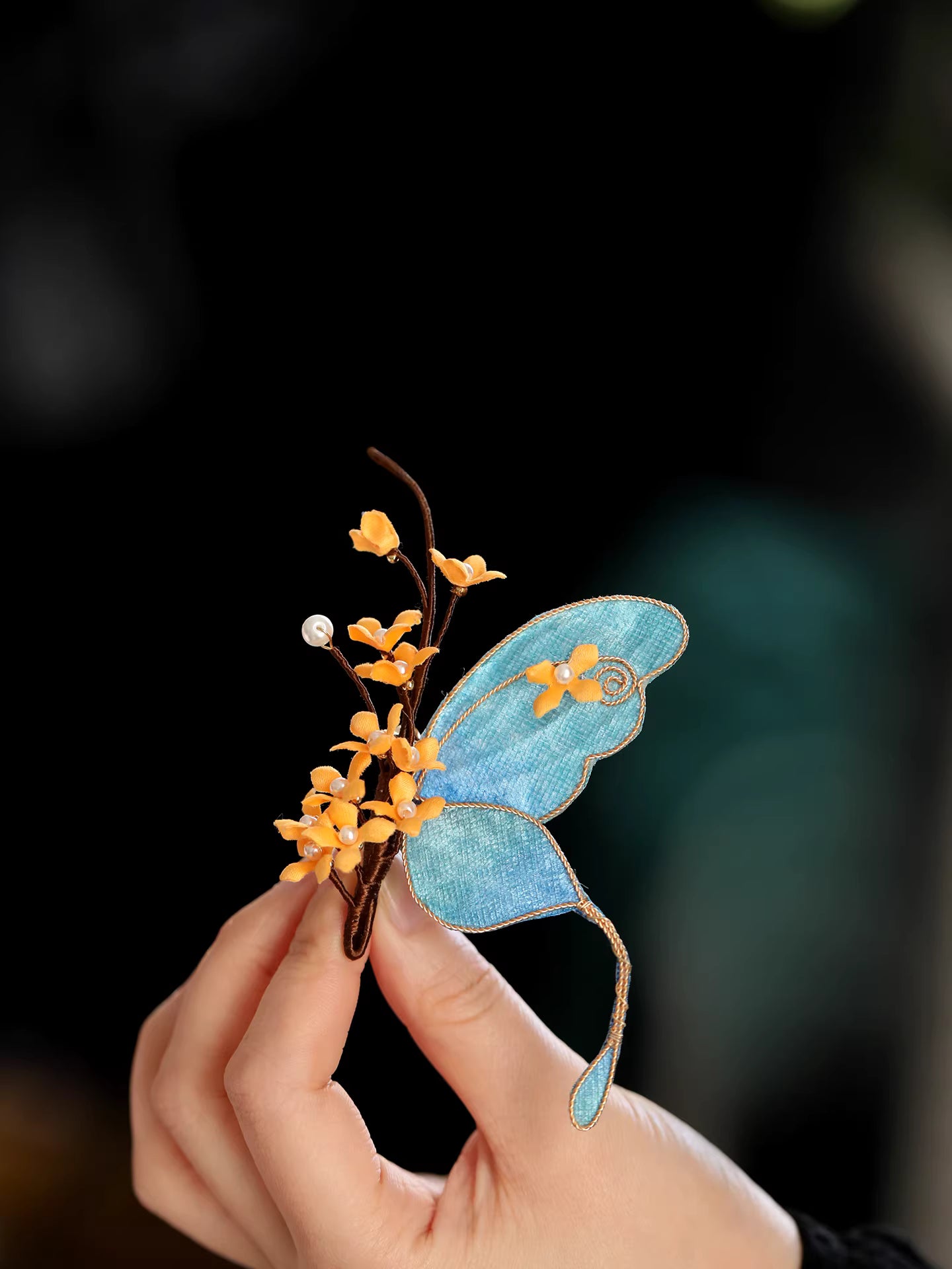 Handcrafted Fabric Butterfly Osmanthus Brooch – Vintage Qipao Chest Pin with Pearl Accent for Women