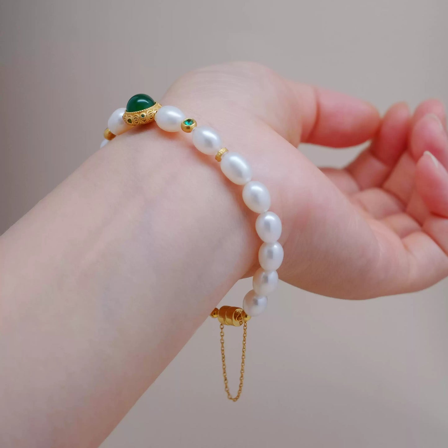Natural Freshwater Pearl and Green Chalcedony Bracelet – Elegant Oriental Jewelry for Women