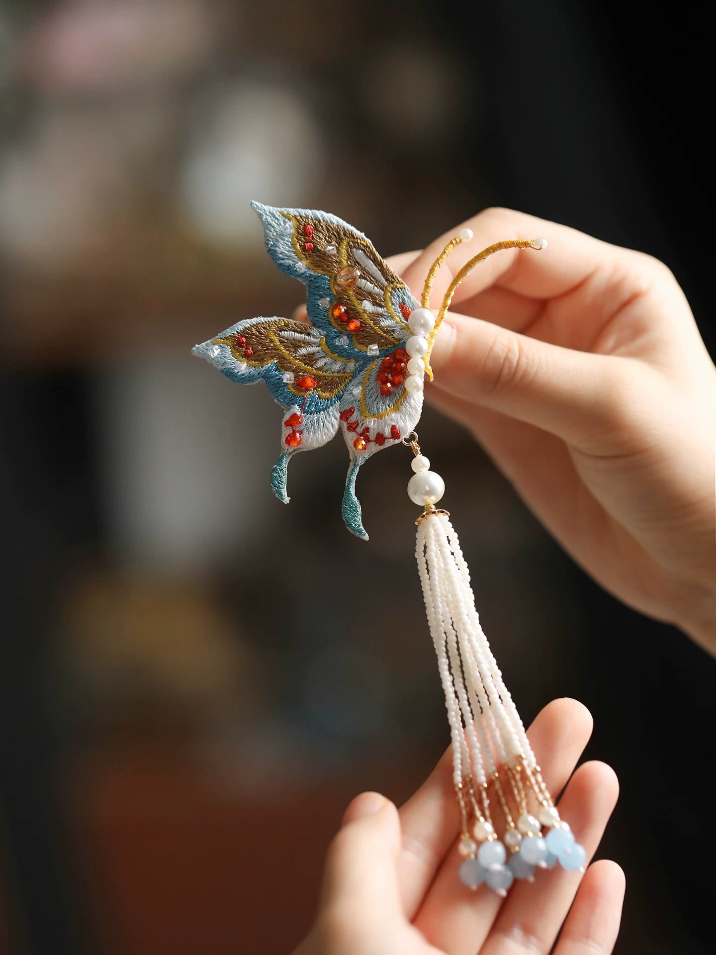 Chinese Tassel Butterfly Brooch – Elegant Retro Lapel Pin for Qipao, Hanfu and Coats