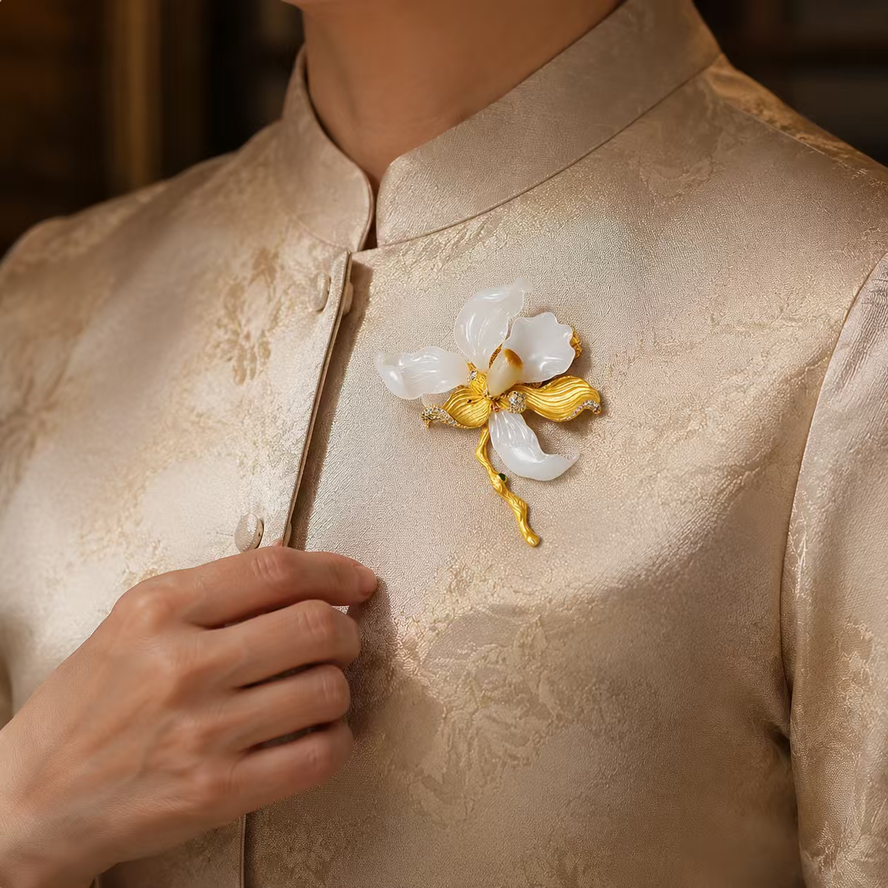 New Chinese Style Magnolia Brooch with Faux Hetian Jade – Luxury Oriental Fashion Accessory